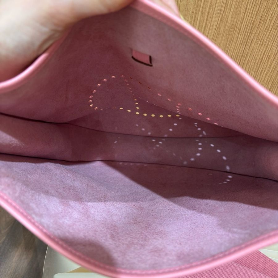 Hermes/愛馬仕 Evelyne29 伊芙琳 29 斜背包 奶昔粉銀扣-6