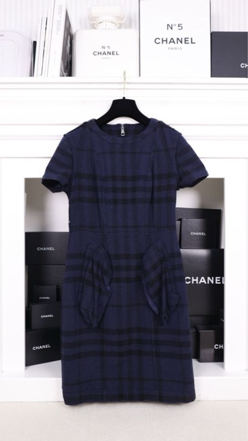 Burberry蓝黑格纹羊毛收腰圆领两口袋短袖连衣裙-0