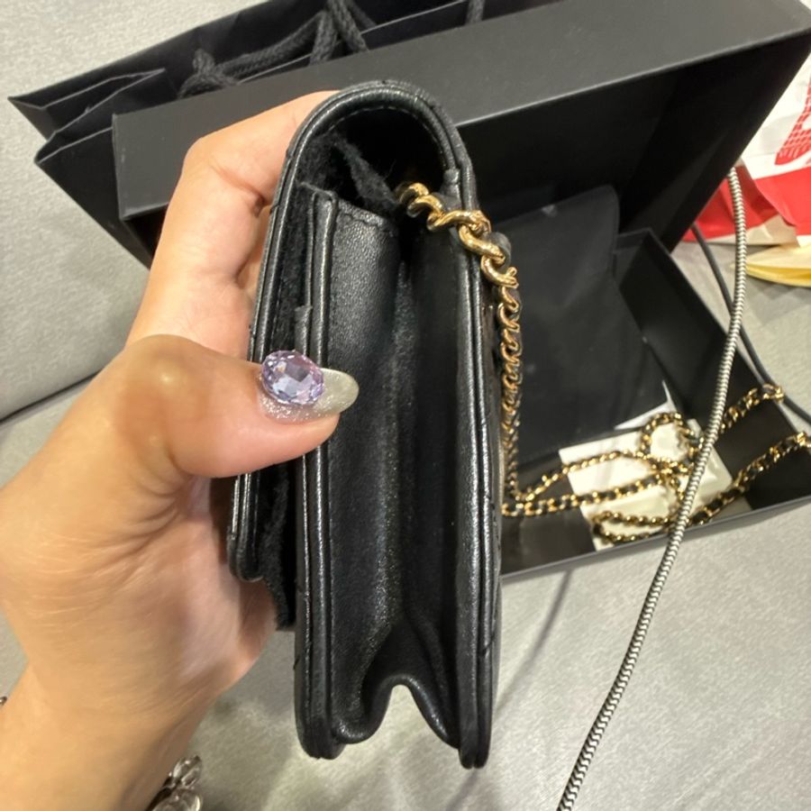 Chanel黑羊皮菱格紋金扣下蓋6卡WOC斜背鍊包-1