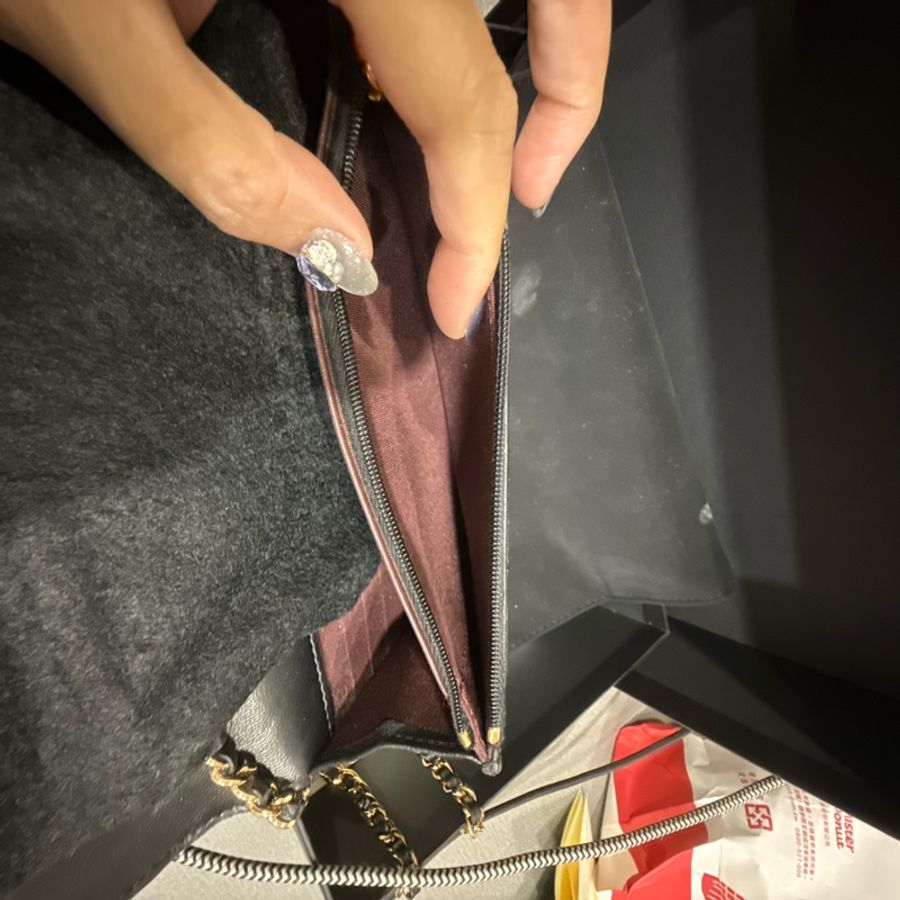 Chanel黑羊皮菱格紋金扣下蓋6卡WOC斜背鍊包-4