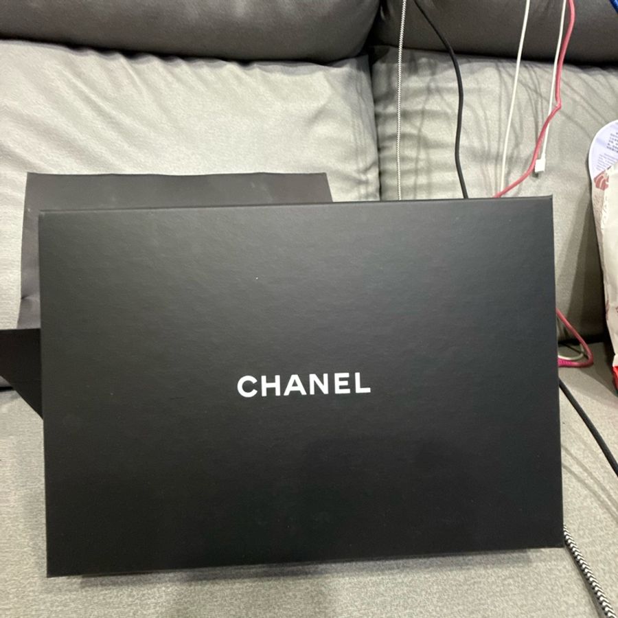 Chanel黑羊皮菱格紋金扣下蓋6卡WOC斜背鍊包-18