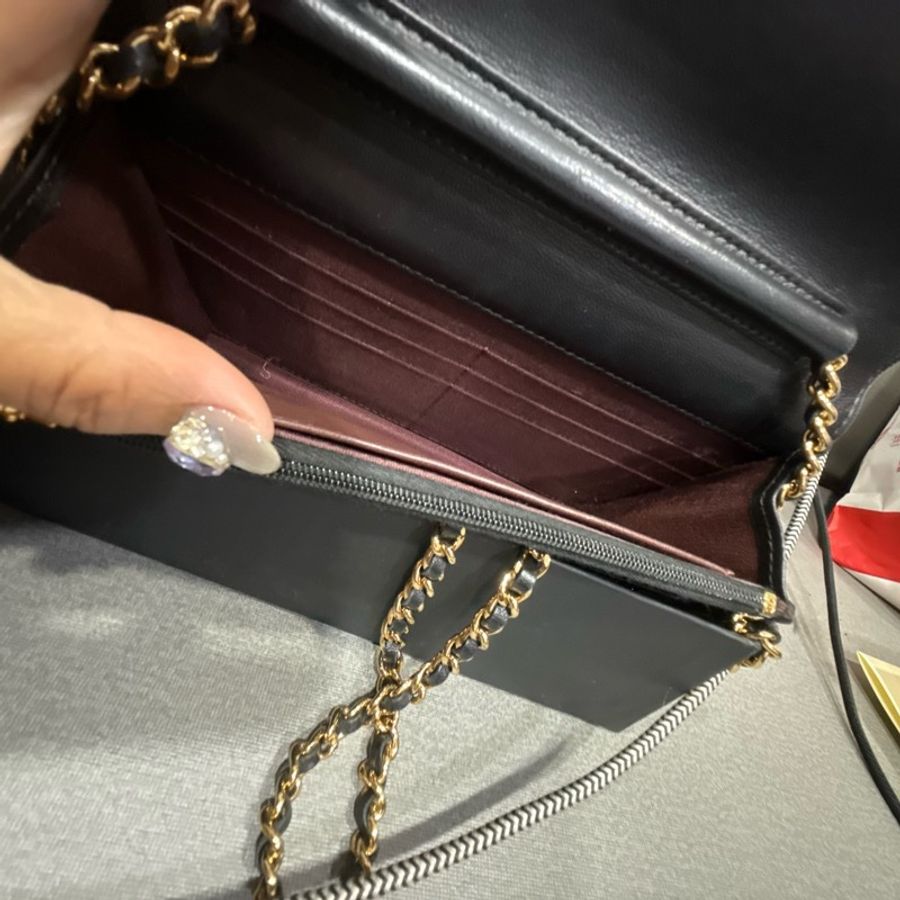 Chanel黑羊皮菱格紋金扣下蓋6卡WOC斜背鍊包-31