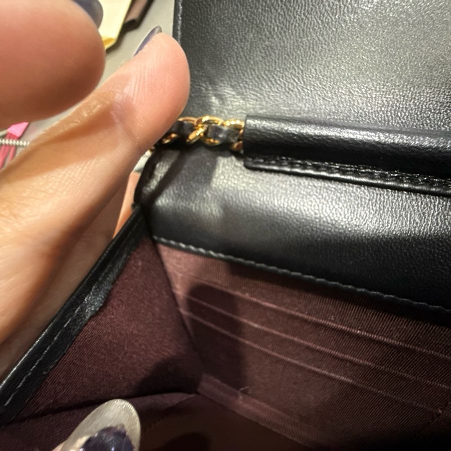 Chanel黑羊皮菱格紋金扣下蓋6卡WOC斜背鍊包-33