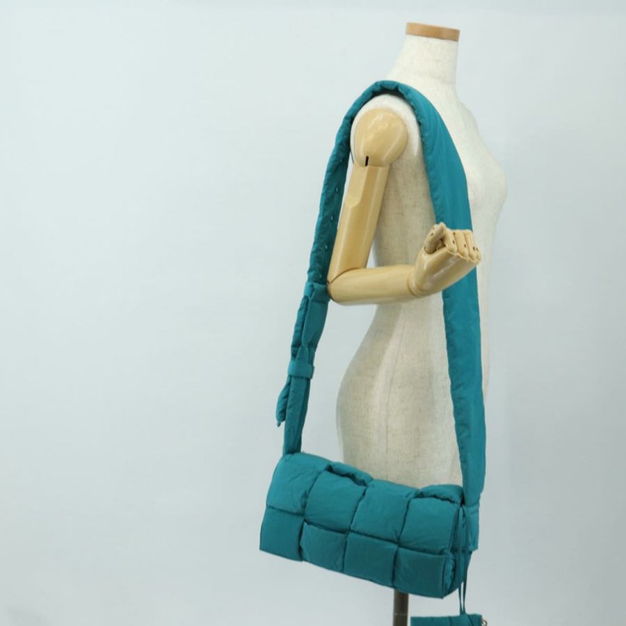 【日本直送】BOTTEGA VENETA MAXI INTRECCIATO 附襯墊高科技卡式包尼龍正品 BA13762M-24
