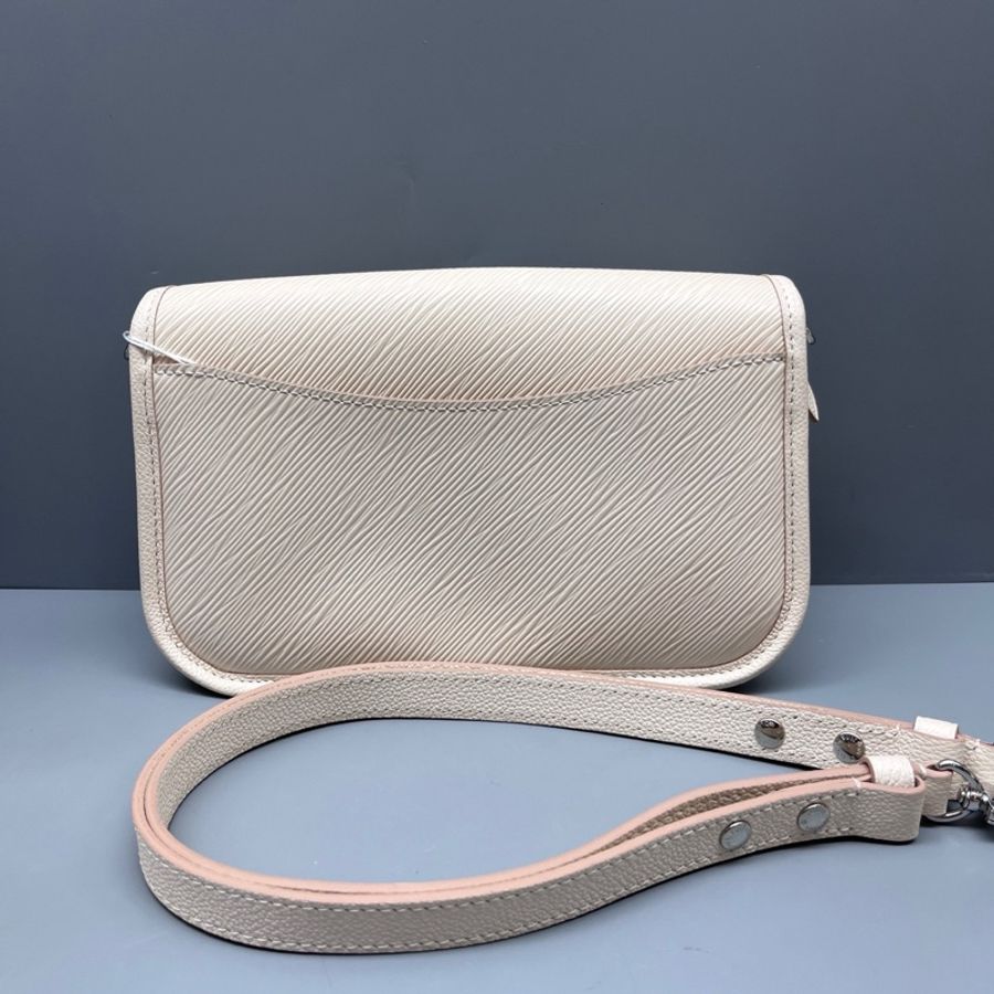 Louis Vuitton 路易威登 白色水波紋Buci法棍包 尺寸24*14-1