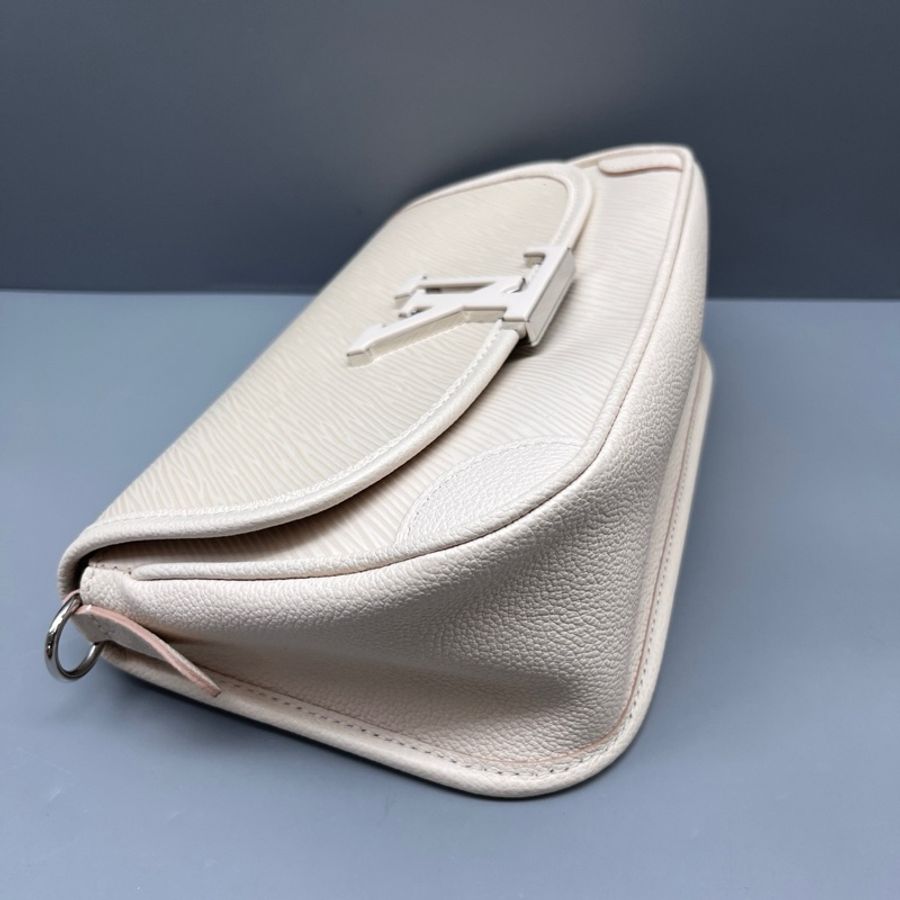 Louis Vuitton 路易威登 白色水波紋Buci法棍包 尺寸24*14-3