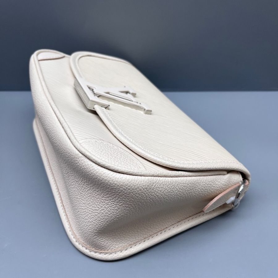Louis Vuitton 路易威登 白色水波紋Buci法棍包 尺寸24*14-4