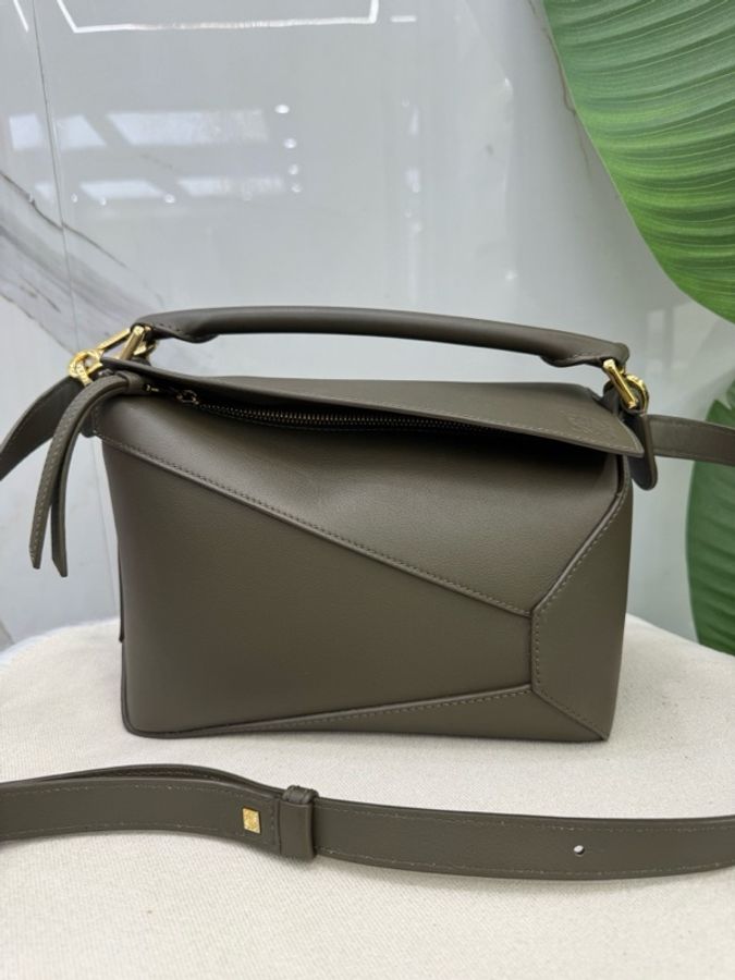 Loewe羅意威灰咖色金扣小號puzzle幾何包手提斜挎包 24年 羅意威王牌爆款 尺寸24*16*11-0