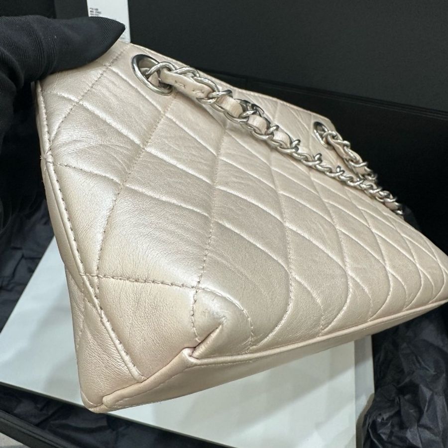 Chanel 珠光粉 菱格紋mini tote-5