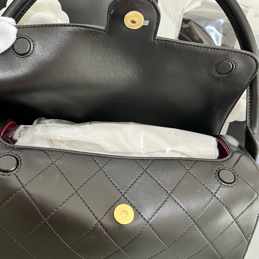 CHANEL香奈兒《全新》26A 隱藏款 保齡球圓筒包 黑金 菱格紋 手提鍊帶肩背包 全新-2