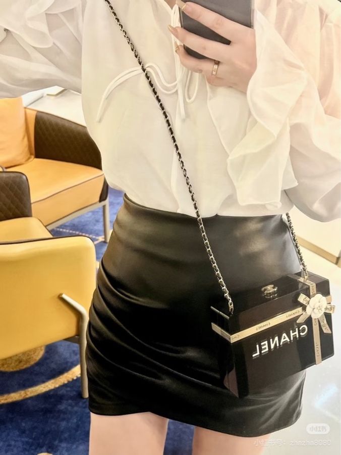 🖤 威選精品|CHANEL 山茶花禮物盒子鏈條包-0