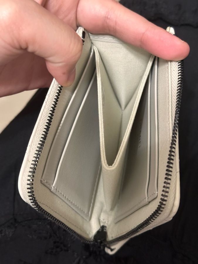 CHANEL L夾 奶灰色配黑五金 短夾-6