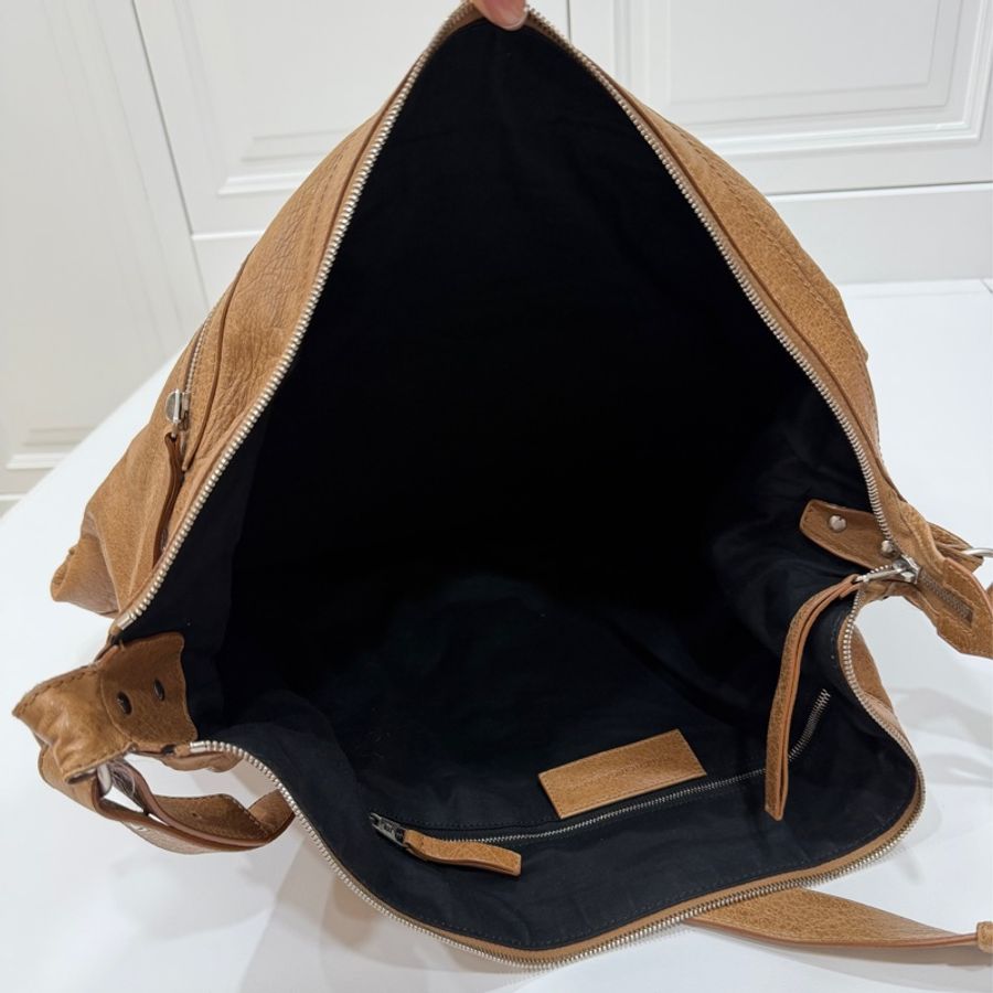 BALENCIAGA 巴黎世家 hobo 卡其 斜背包 肩背包 側背包-17