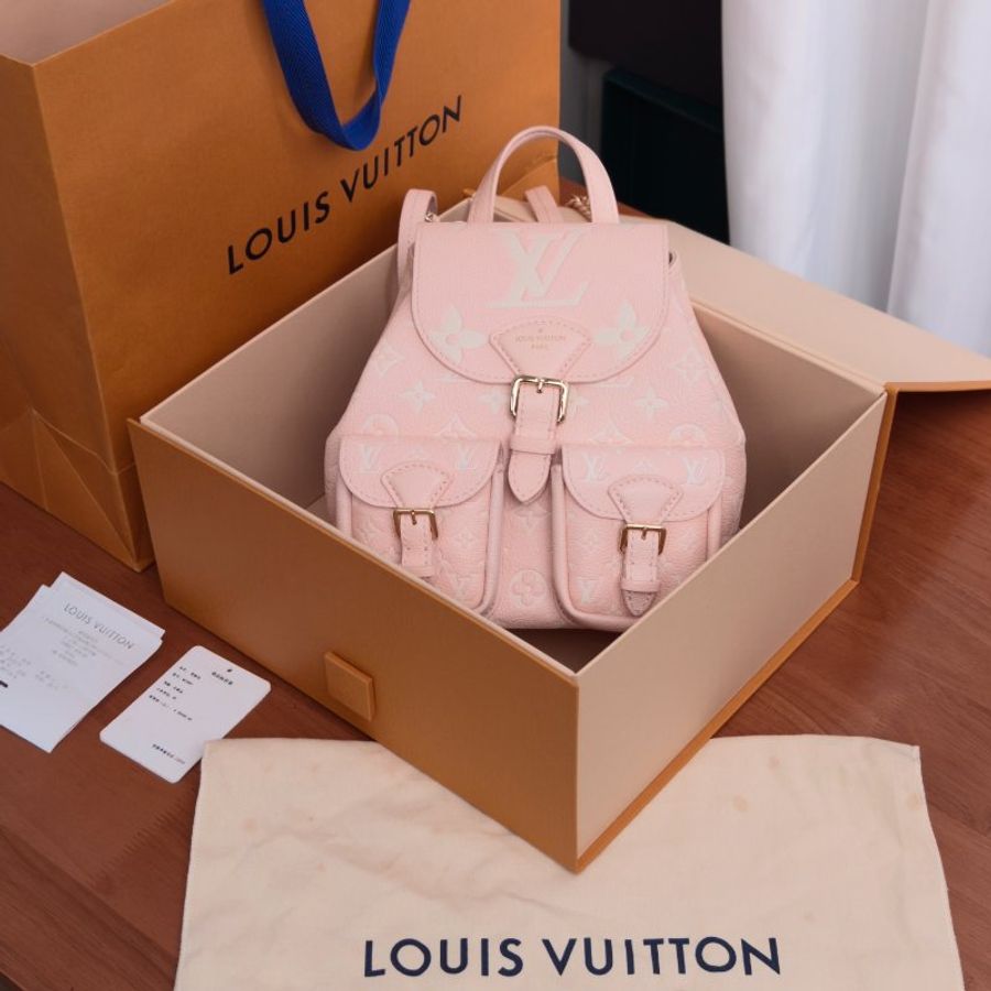 LV Backup粉色金扣後背包 芯片款18*22*12 98新配件 盒子 塵袋 購證 吊牌-1