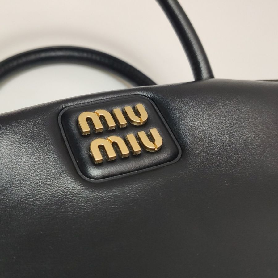 Miu Miu 繆繆 小號牛皮純色字母logo拉鍊斜挎包單肩包 附件 塵袋 肩帶-18