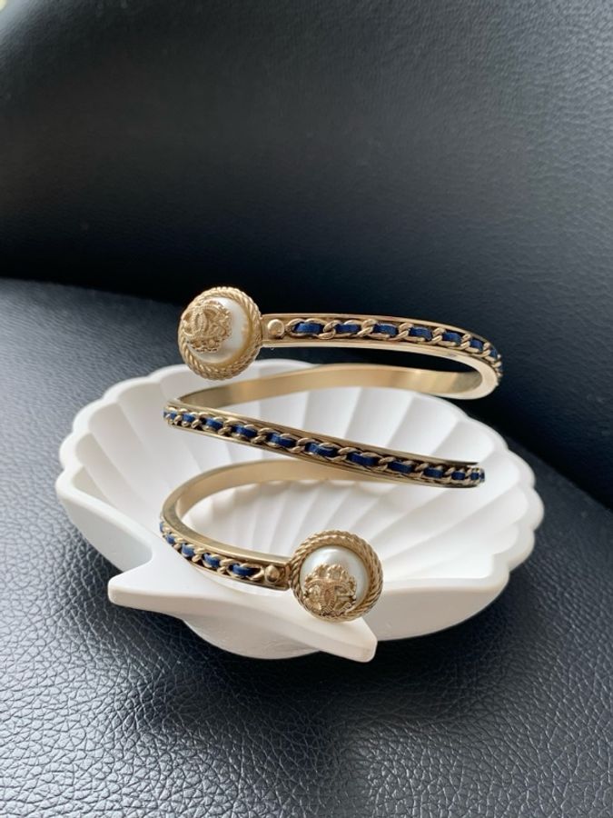 閒置未使用CHANEL香奈兒希臘系列金色雙C浮雕logo珍珠多圈皮穿鏈纏繞式手環,手鐲 S碼 無配件-5