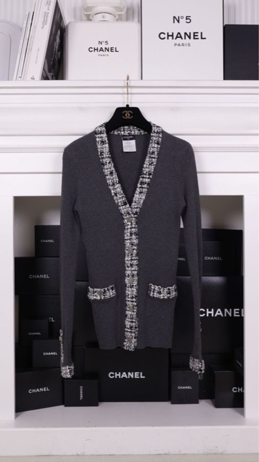 Chanel 04年灰色针织黑白格纹滚边两口袋开衫外套-0