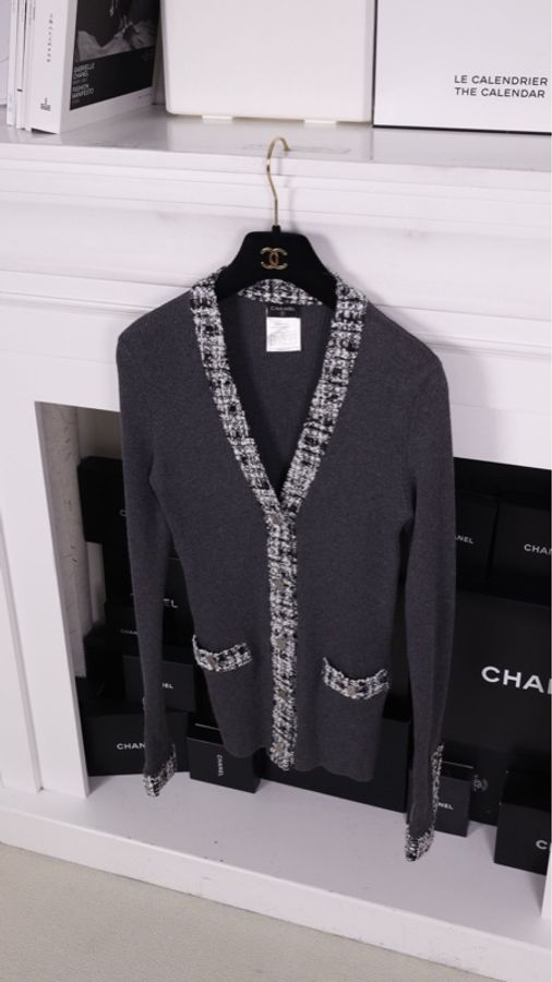Chanel 04年灰色针织黑白格纹滚边两口袋开衫外套-1