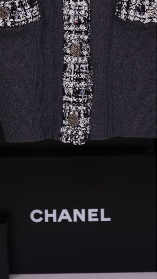 Chanel 04年灰色针织黑白格纹滚边两口袋开衫外套-25