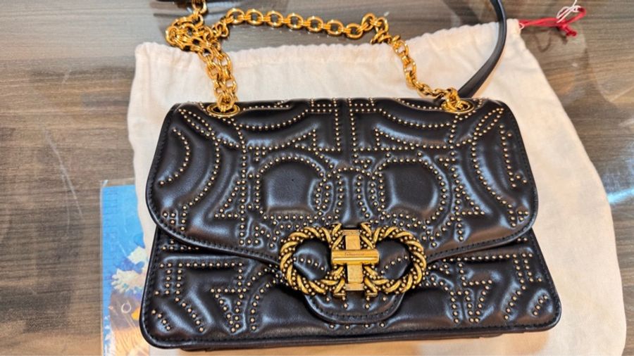 Salvatore Ferragamo 黑金鉚釘掀蓋鍊包-0