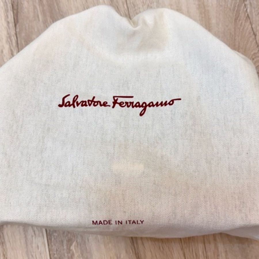 Salvatore Ferragamo 黑金鉚釘掀蓋鍊包-16