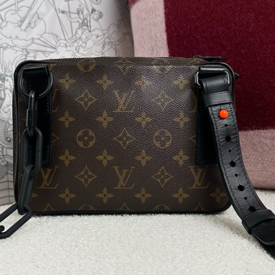 Louis Vuitton 路易威登 19SS Utility Side 限量秀款相機包 單肩斜挎腰包胸包 尺寸23x16 無附件。-1