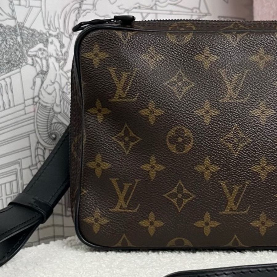 Louis Vuitton 路易威登 19SS Utility Side 限量秀款相機包 單肩斜挎腰包胸包 尺寸23x16 無附件。-2