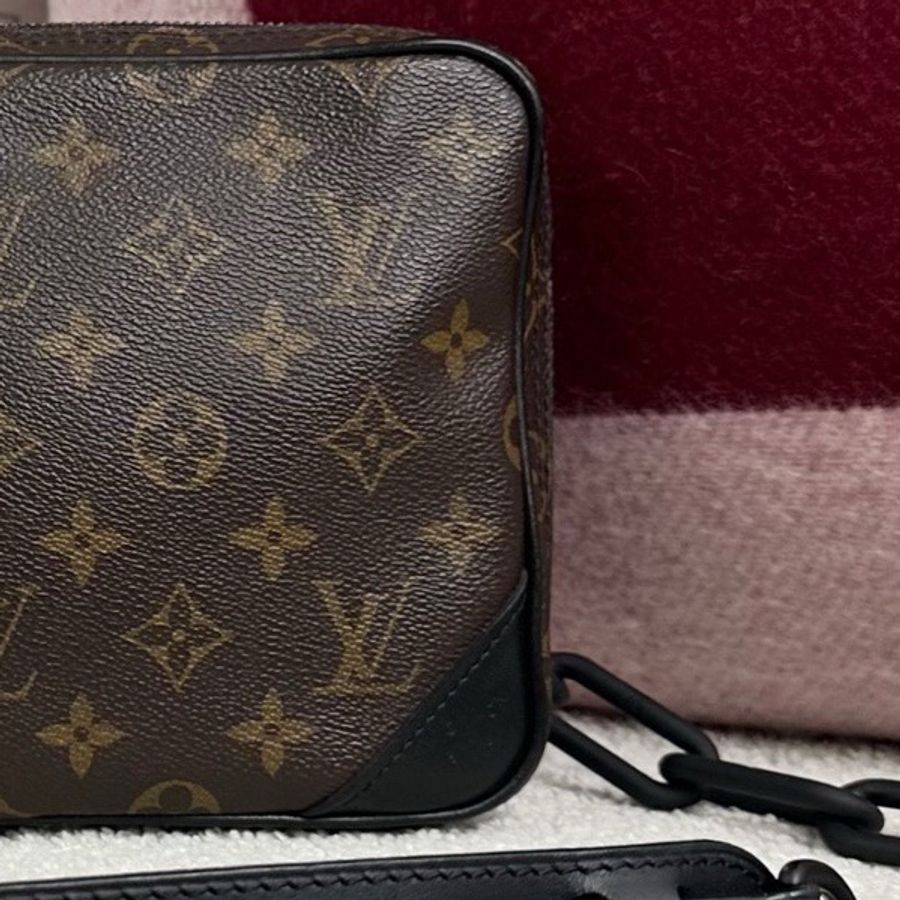 Louis Vuitton 路易威登 19SS Utility Side 限量秀款相機包 單肩斜挎腰包胸包 尺寸23x16 無附件。-3