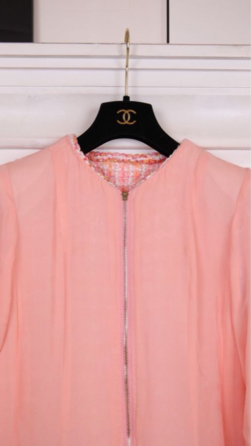 Chanel 19年邮轮系列秀款粉橘格纹亮片拉链长款上衣外套-32