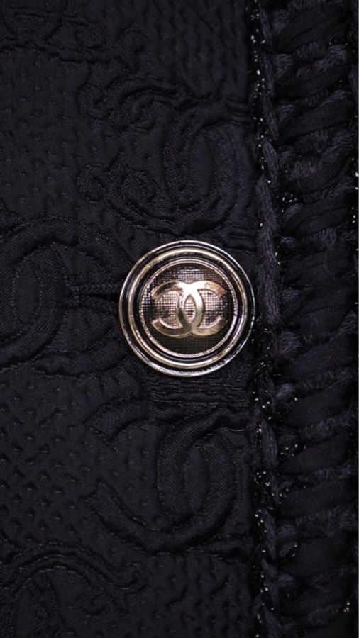Chanel 21A高级手工坊女士城堡系列黑色浮雕logo外套-39