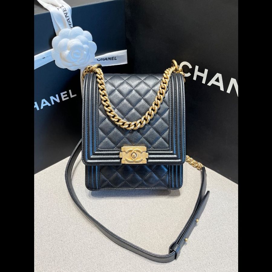 Chanel 黑金豎版leboy 肩背包斜背包-1