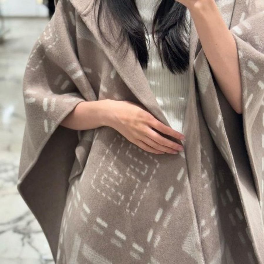 FENDI 奶茶色 雙面 連帽 斗篷 披風 100% Cashmere FF LOGO-7