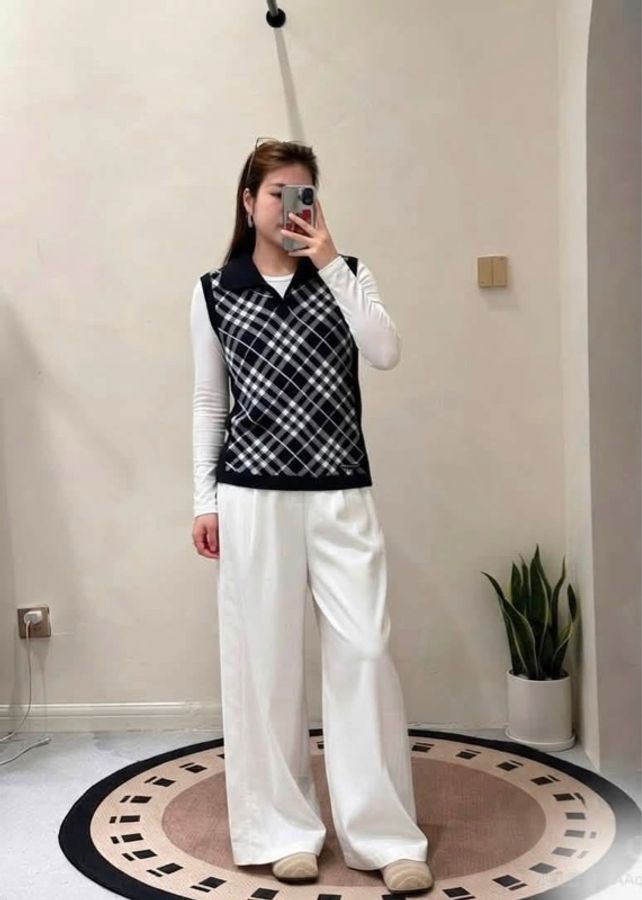 BURBERRY GOLF 斜紋黑白針織背心字母上衣-1