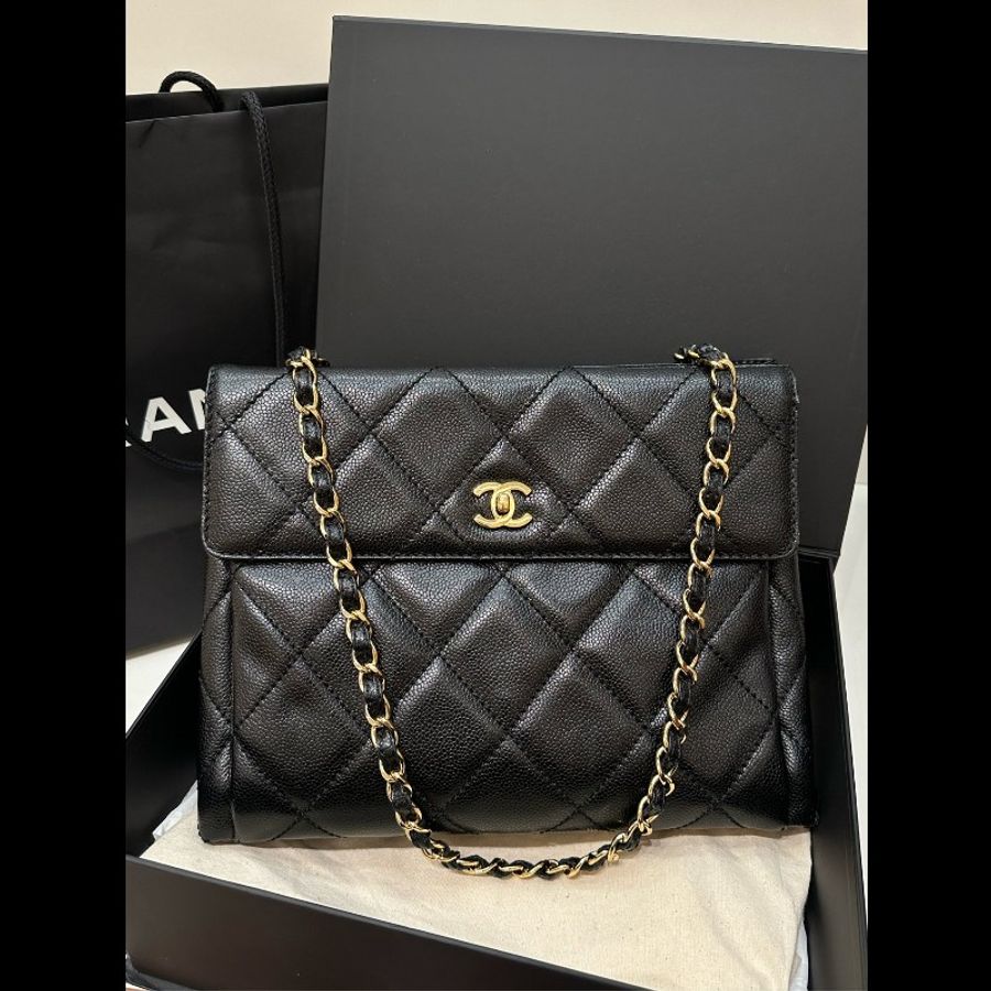 Chanel黑金荔枝皮郵差公文鏈條包-1