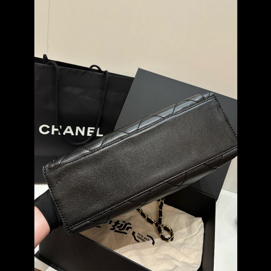 Chanel黑金荔枝皮郵差公文鏈條包-6
