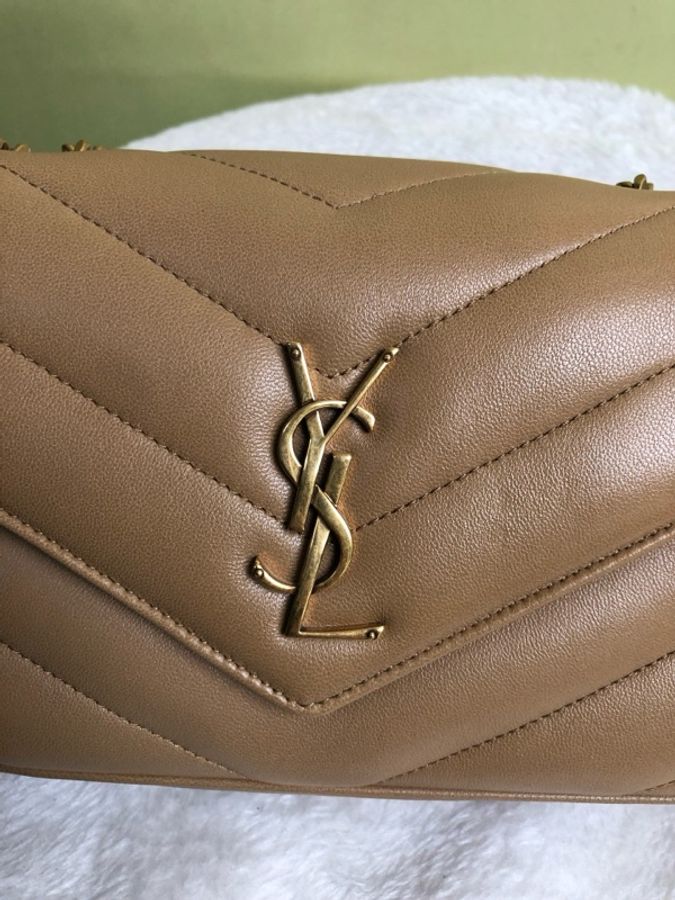 Saint Laurent/聖羅蘭 奶茶色金扣LouLou信封包鏈條包 25年 有塵袋鏡子子袋-9