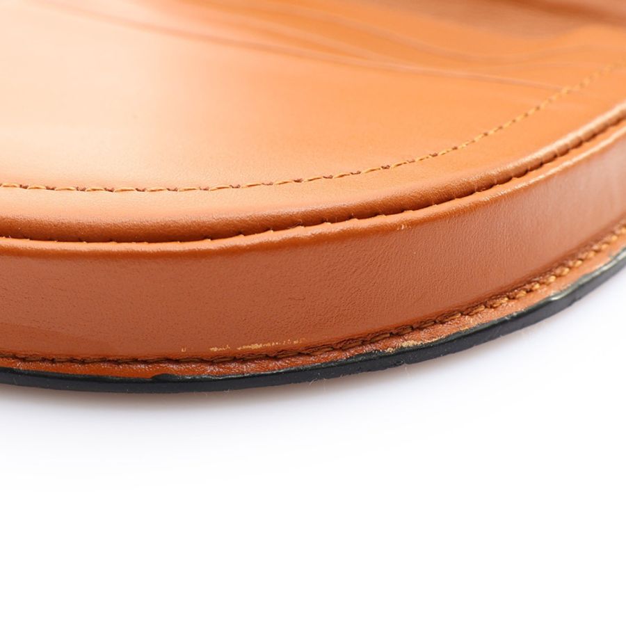 棕色牛皮 Heel Pouch Small 肩背包【LOEWE 羅威】 109.54.T14-13