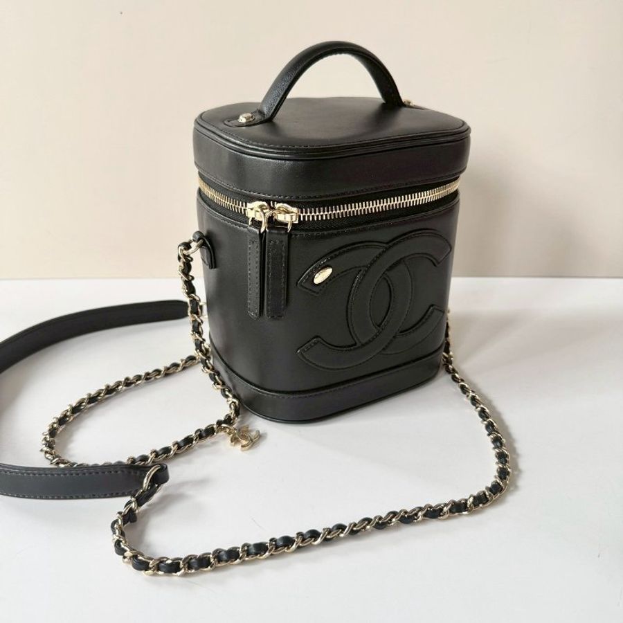 CHANEL 黑色 小羊皮 淡金練 復古 化妝盒包 手提 肩背 斜背 AS0323 現貨-0
