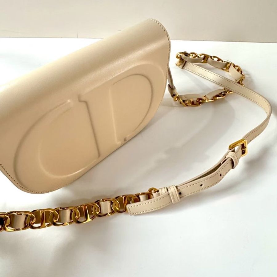 Dior Signature 奶茶色 CD壓紋 金鍊 橢圓 磁釦 斜背 相機包 M9280UZWS-5
