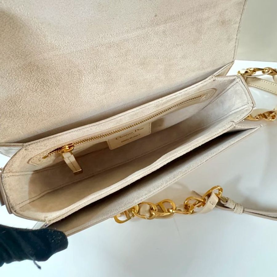 Dior Signature 奶茶色 CD壓紋 金鍊 橢圓 磁釦 斜背 相機包 M9280UZWS-8