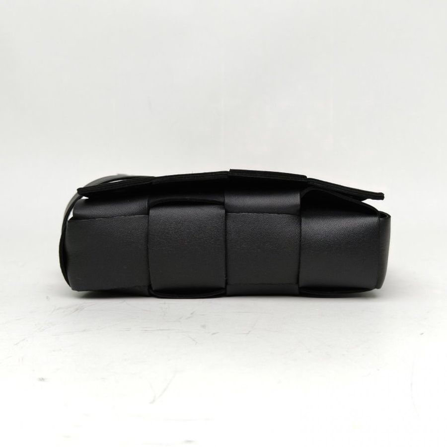 BOTTEGA VENETA Cassette腰包Mini黑色羊皮金扣肩背包-4