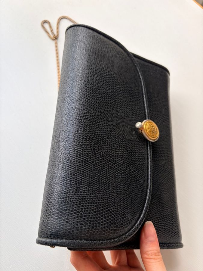 1989年購證 Fendi 經典黑金羅馬錢幣扣掌紋皮鏈條包 斜背包-12