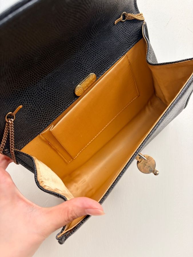 1989年購證 Fendi 經典黑金羅馬錢幣扣掌紋皮鏈條包 斜背包-18