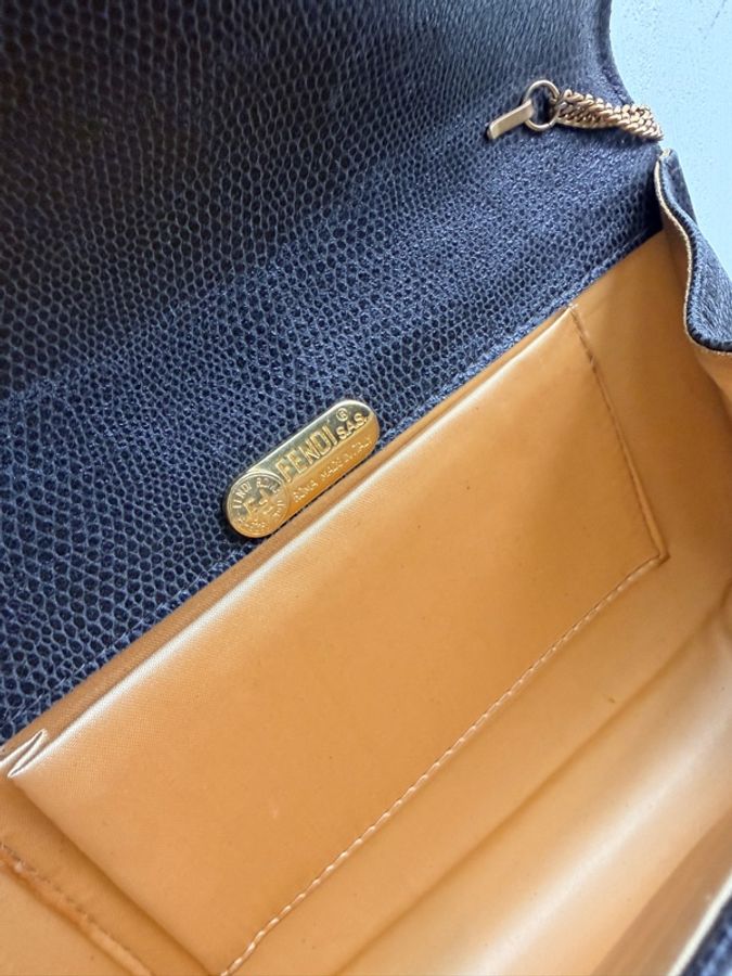 1989年購證 Fendi 經典黑金羅馬錢幣扣掌紋皮鏈條包 斜背包-19