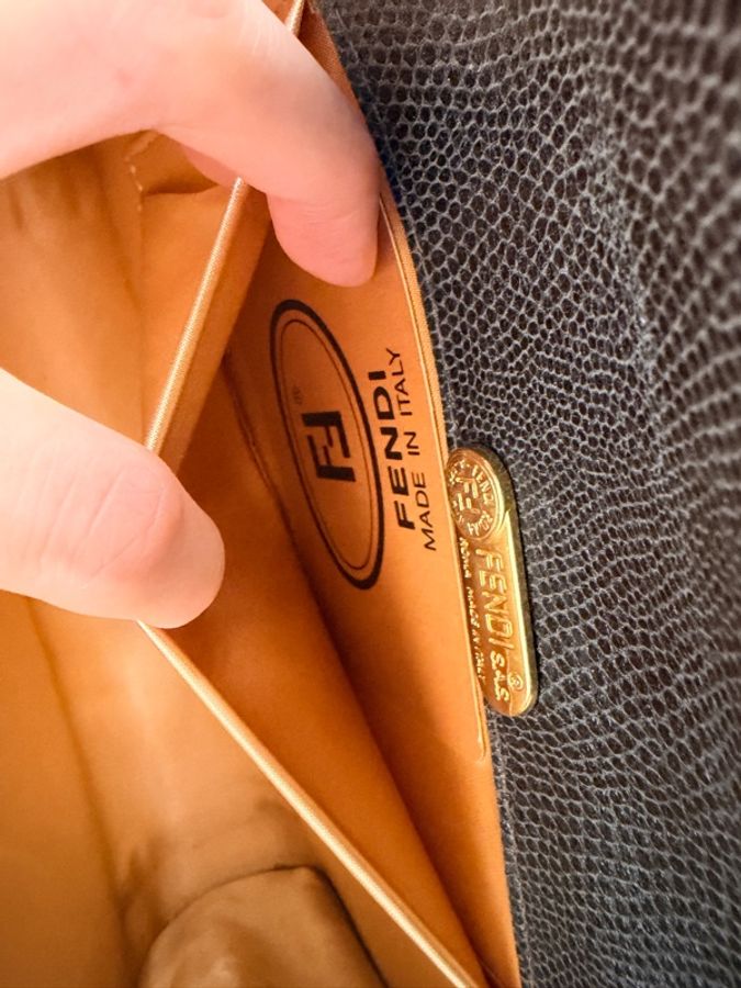1989年購證 Fendi 經典黑金羅馬錢幣扣掌紋皮鏈條包 斜背包-20