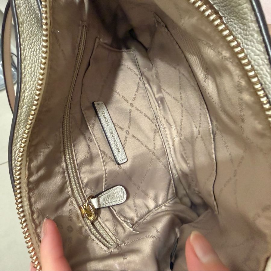 Michael Kors Raven 荔枝紋真皮兩用包 米白色 金扣-2
