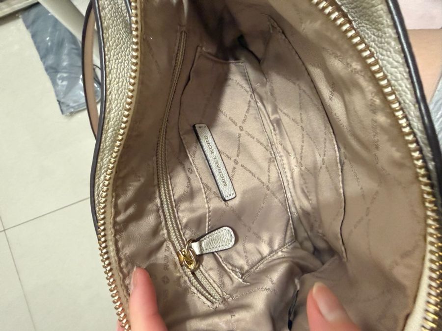 Michael Kors Raven 荔枝紋真皮兩用包 米白色 金扣-6