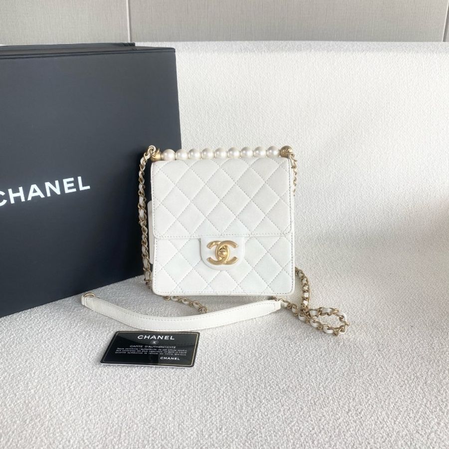 Chanel香奈兒白金珍珠鏈條包
白色金扣 羊皮-1