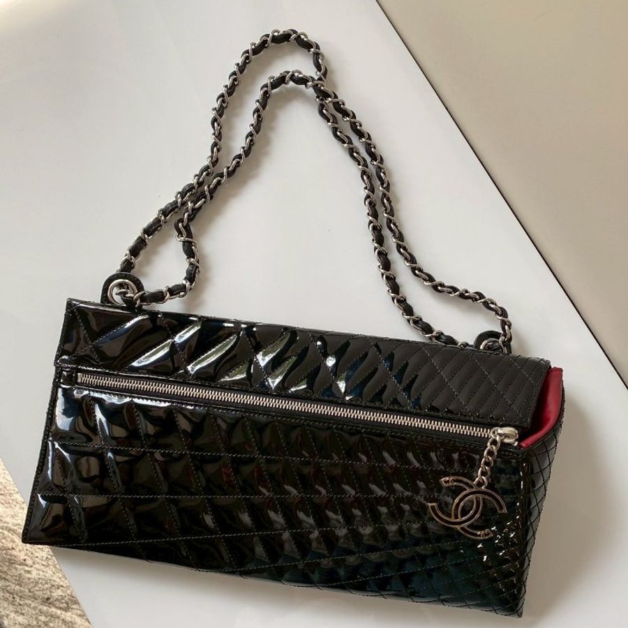CHANEL 絕版 黑色 漆皮 不對稱 幾何 菱格紋 銀鍊 拉鍊 肩背 晚宴包-0