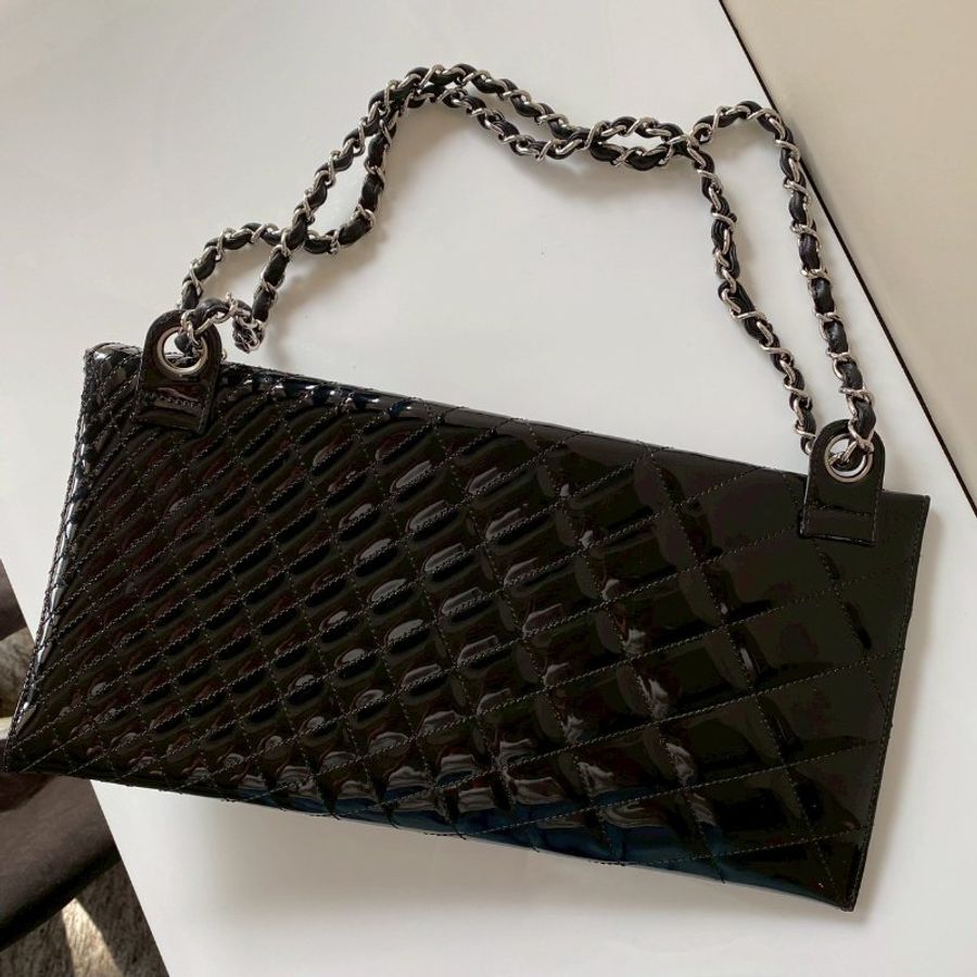 CHANEL 絕版 黑色 漆皮 不對稱 幾何 菱格紋 銀鍊 拉鍊 肩背 晚宴包-1